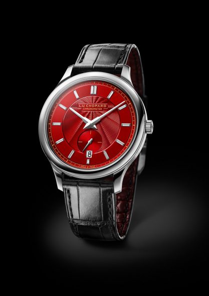 The neat red dials can display practical and precise functions clearly. 