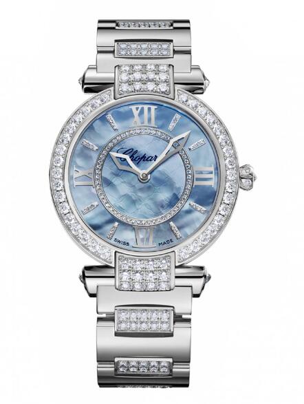 The whole watch bodies are deorated with shiny diamonds. 