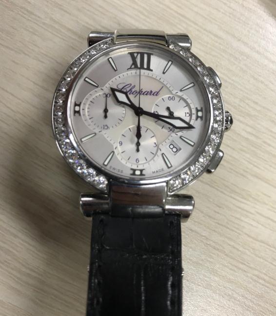 The 40 mm copy Chopard Imperiale 388549-3003 watches have silvery grey dials.