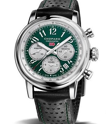 The green dial sports a distinctive look of retro style.
