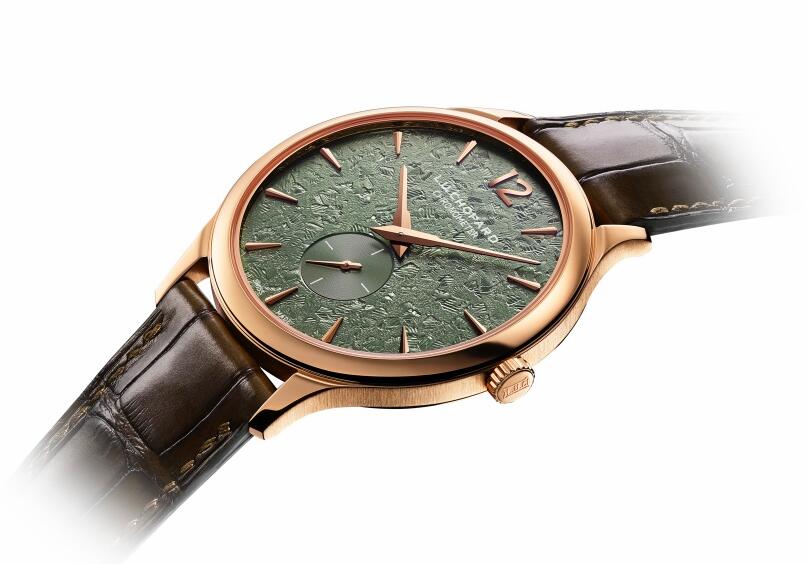 Forever imitation watches offer fantastic rose gold material.