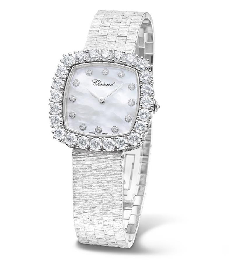 The 18k white gold fake watch has a white dial.
